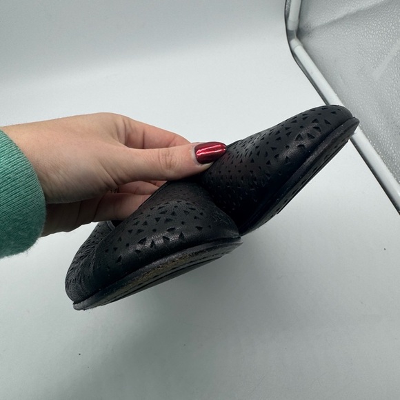 Eileen Fisher Black Eyelet Leather Classic Ballet Flats Size 8 - Picture 4 of 13